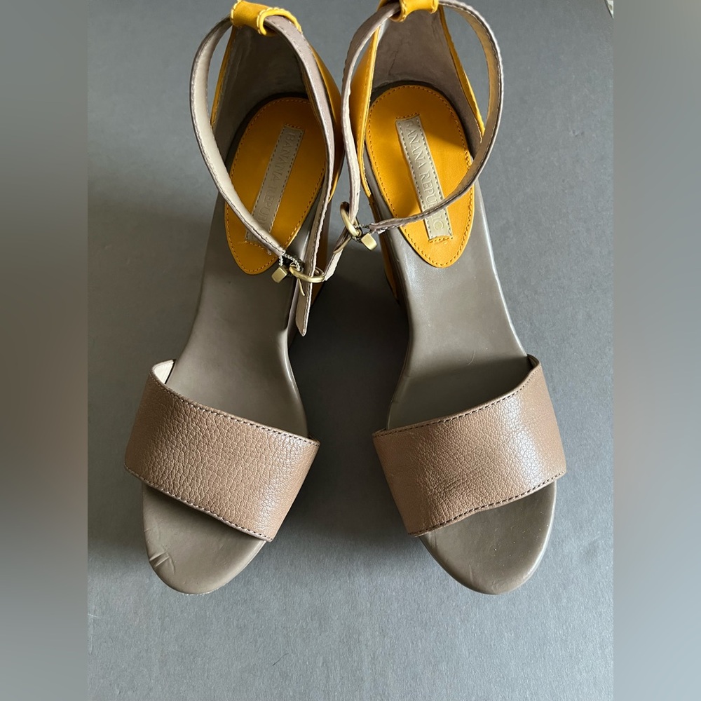 Banana Republic platform Brown/yellow platform sandal with Ankle Strap
